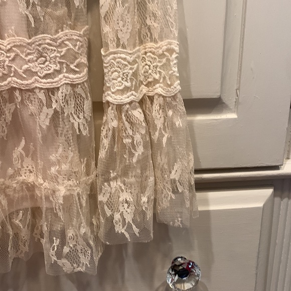 Altar’d State XS ivory lace top. Beautiful!! - Picture 7 of 7